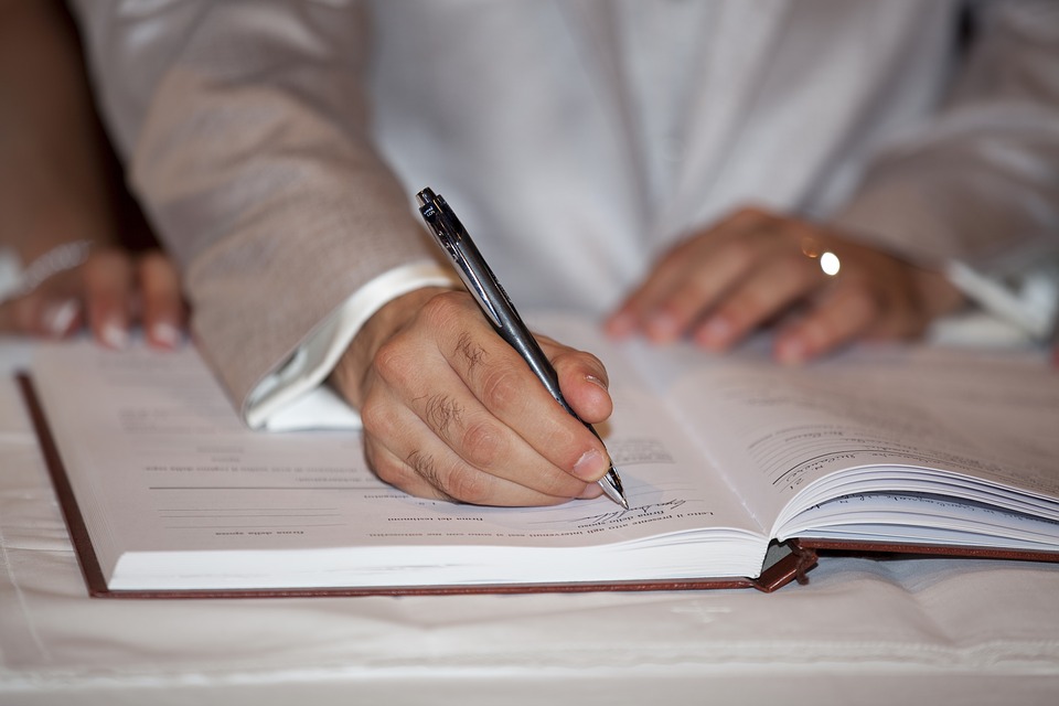 НЕ БРАТЬ_Документ направлен на углубление дружбы и взаимопонимания между жителями двух городов и охватывает три направления взаимодействия: торгово-экономическое, научно-техническое и культурное