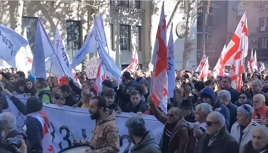 Задача протестующих — не дать депутатам провести пленарное заседание