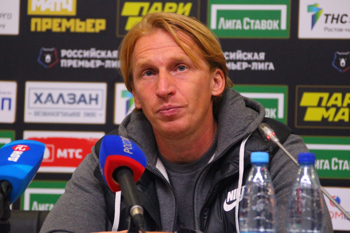 В клубе поблагодарили Точилина за результативную работу и пожелали удачи в будущих свершениях