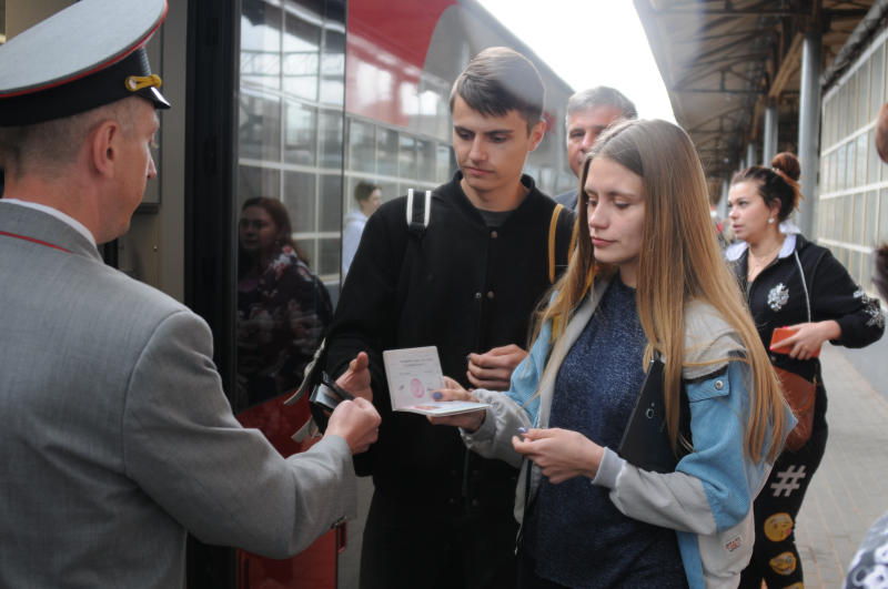 Россияне рассказали, почему не покупают еду в поездах