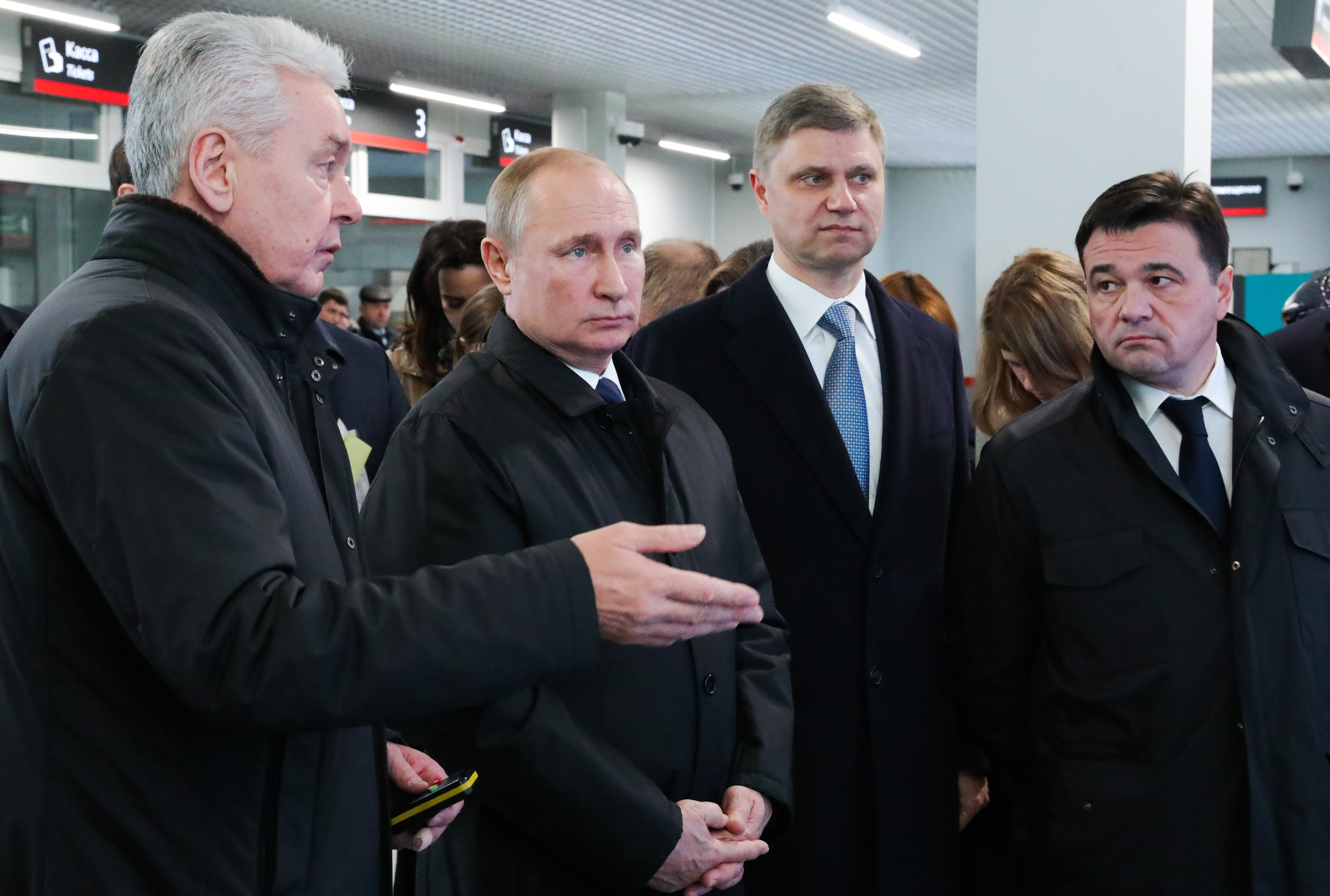 Мэр Москвы Сергей Собянин, президент России Владимир Путин, глава ОАО "Российские железные дороги" Олег Белозеров и губернатор Московской области Андрей Воробьев (слева направо) на церемонии запуска движения по первым двум маршрутам Московских центральных диаметров (МЦД) на Белорусском вокзале