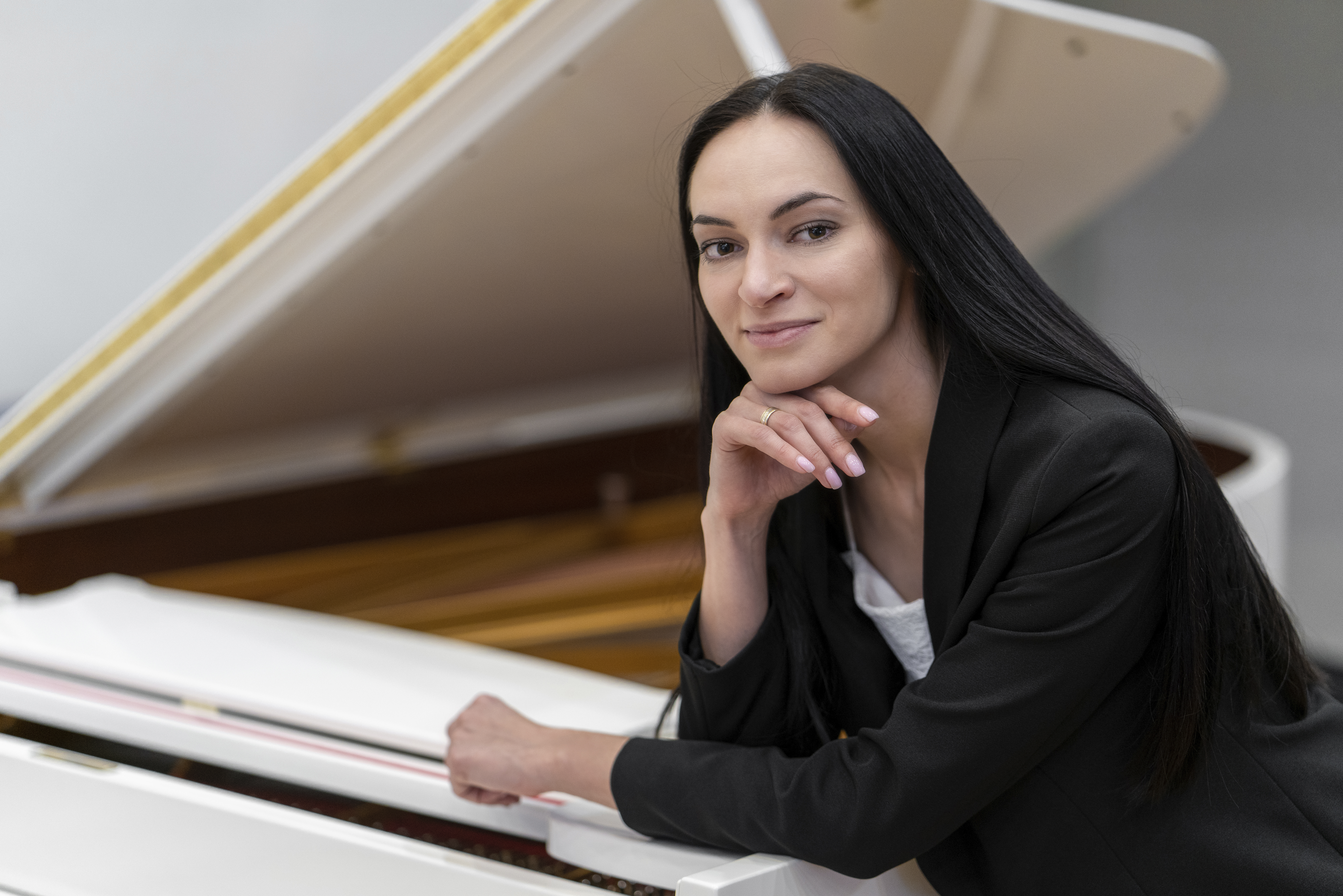 Полина Конкина — ведущая солистка театра «Градский Холл» и молодая мама