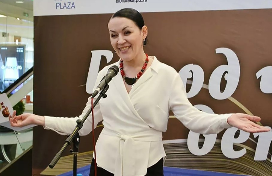 Анна Лесонен возмутилась поведением горожан, выбросивших на дороге пластик