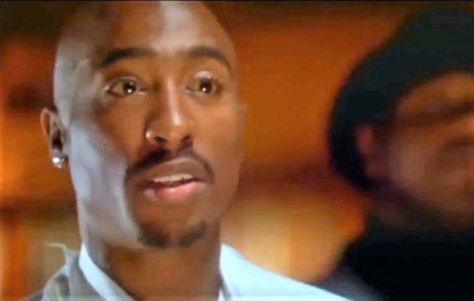 Поклонники сняли на видео умершую 23 года назад рэп-легенду