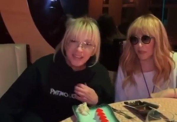 Галкин, Пугачева и Вайкуле пошутили над Катей Лель