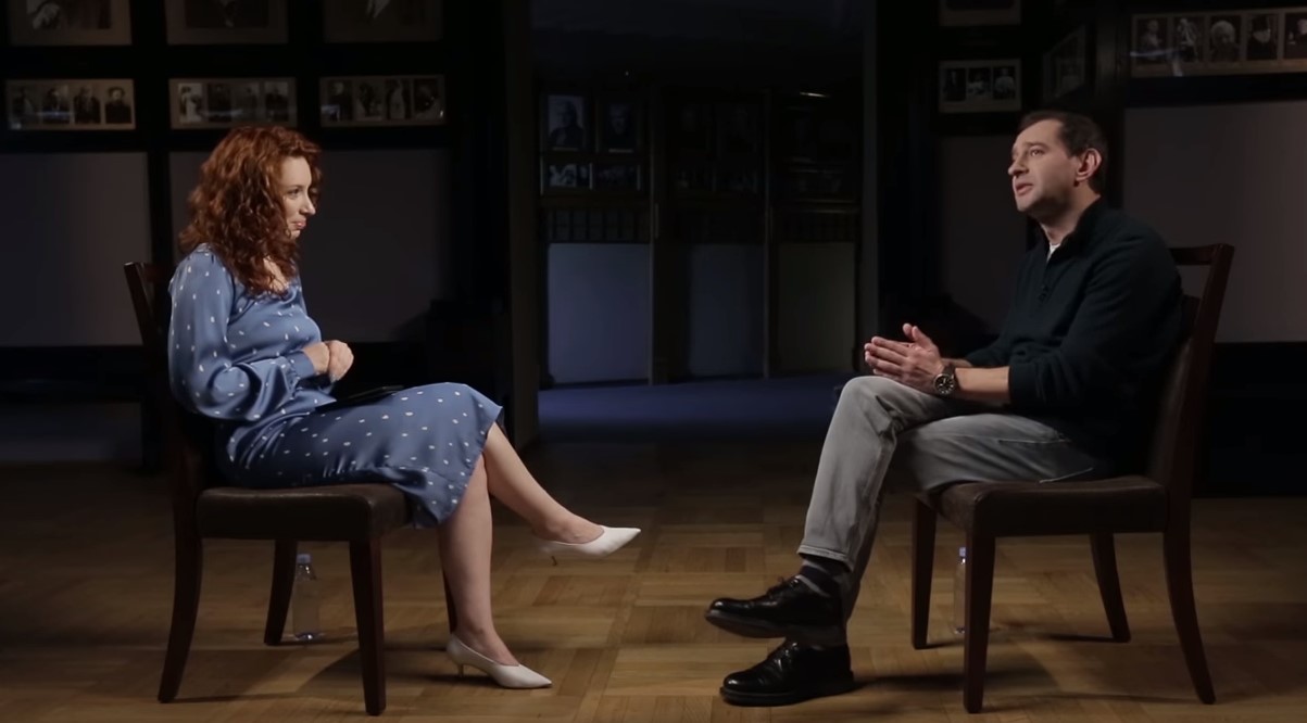 Хабенский объяснил, почему не любит фотографироваться с поклонниками