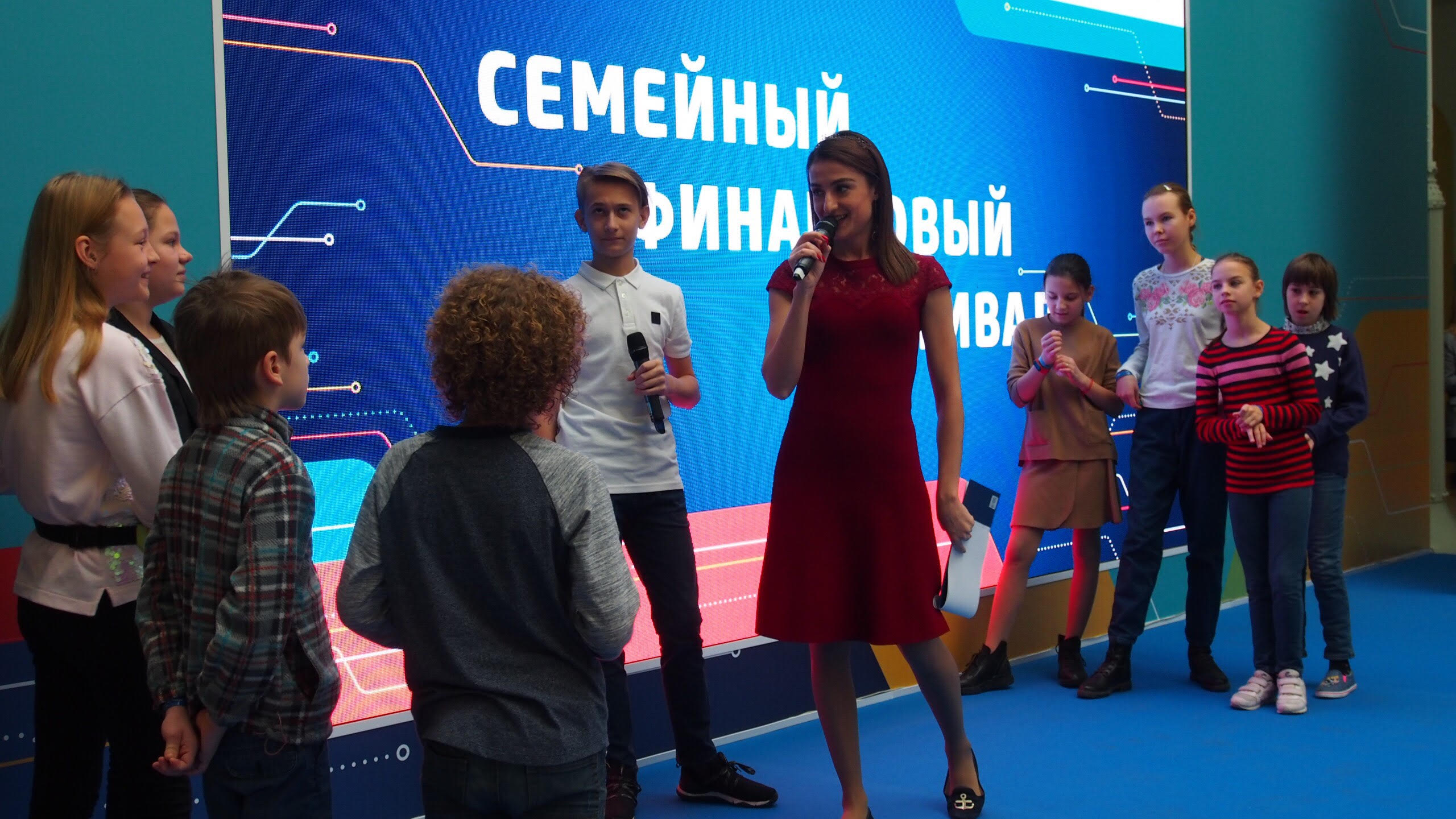 Программа дня была очень насыщенной: она состояла из более чем 80 мероприятий на тему финансовой грамотности и рационального обращения с деньгами