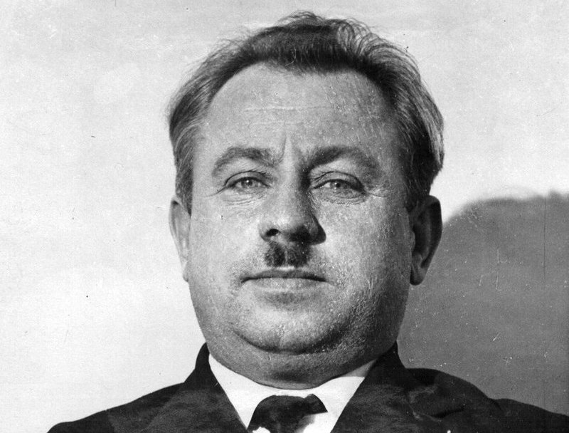 Советский полярный исследователь Иван Папанин дважды награжден звездой Героя