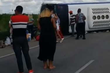 По предварительной информации, у автобуса отвалился карданный вал, он потерял управление