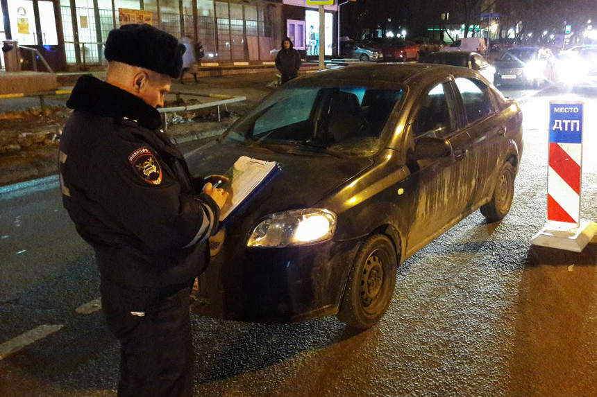В результате аварии пострадали четыре человека, включая двоих детей