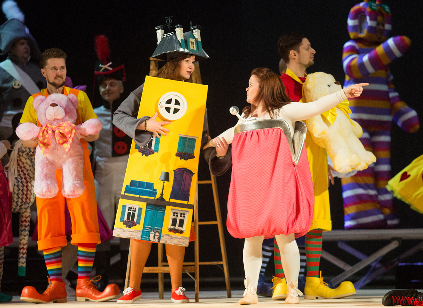 Спектакль повествует о французском продавце игрушек, обретающем настоящее счастье и смысл жизни на родине предков, в России