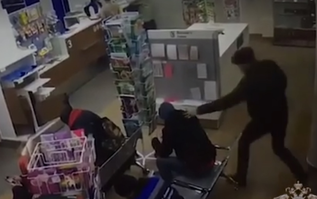 Задержание подозреваемых в сбыте наркотиков в отделении Почты России