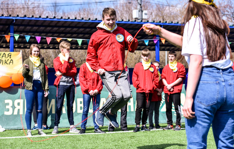 Врач-остеопат рассказал, кому опасно прыгать со скакалкой 