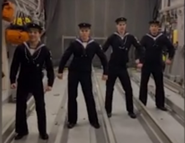 Танец-пародия финских военных матросов стал популярным в Сети