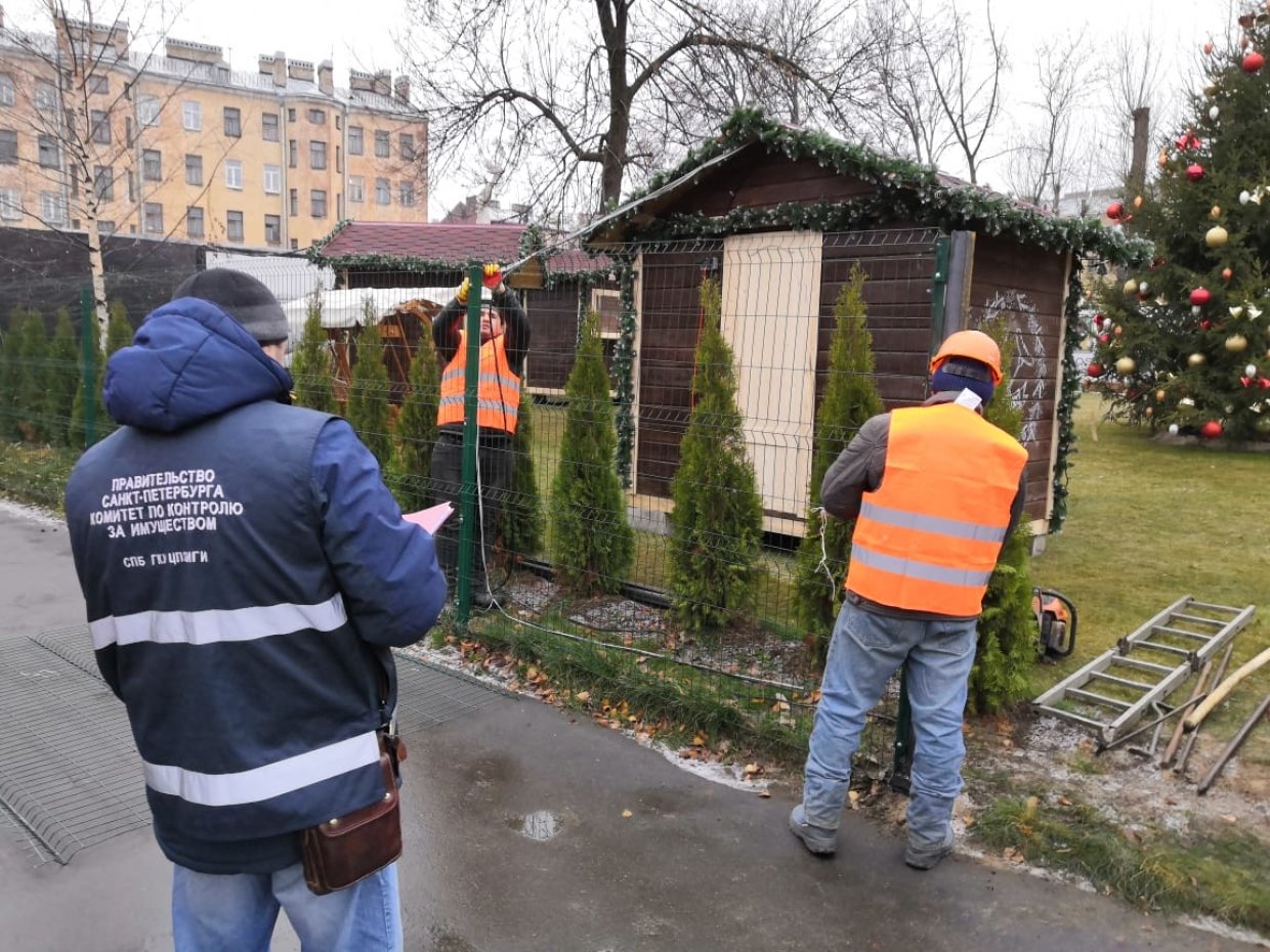 Незаконные постройки демонтировали в Центральном районе Санкт-Петербурга