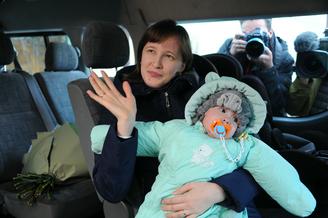 Ваня Фокин поздравил с Новым годом собаку, спасшую его после взрыва 