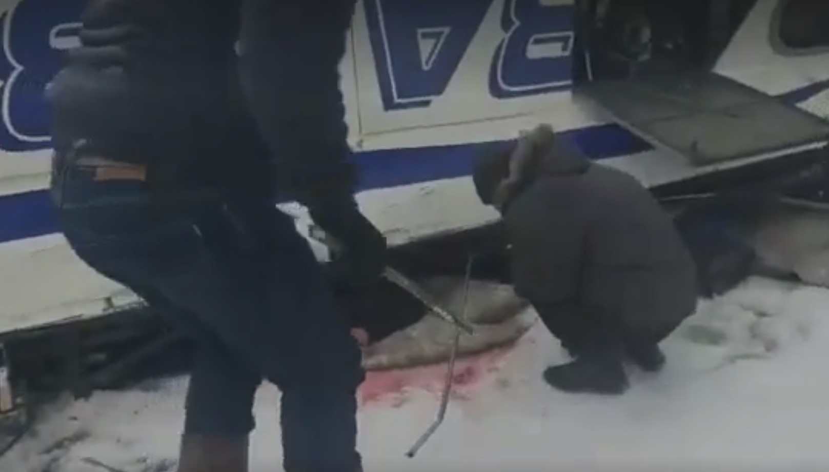 Десять человек погибли при падении автобуса с моста в Забайкалье