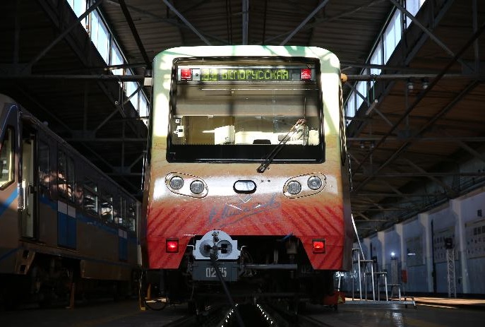 Посвященный Сергею Михалкову поезд запустили в московском метро