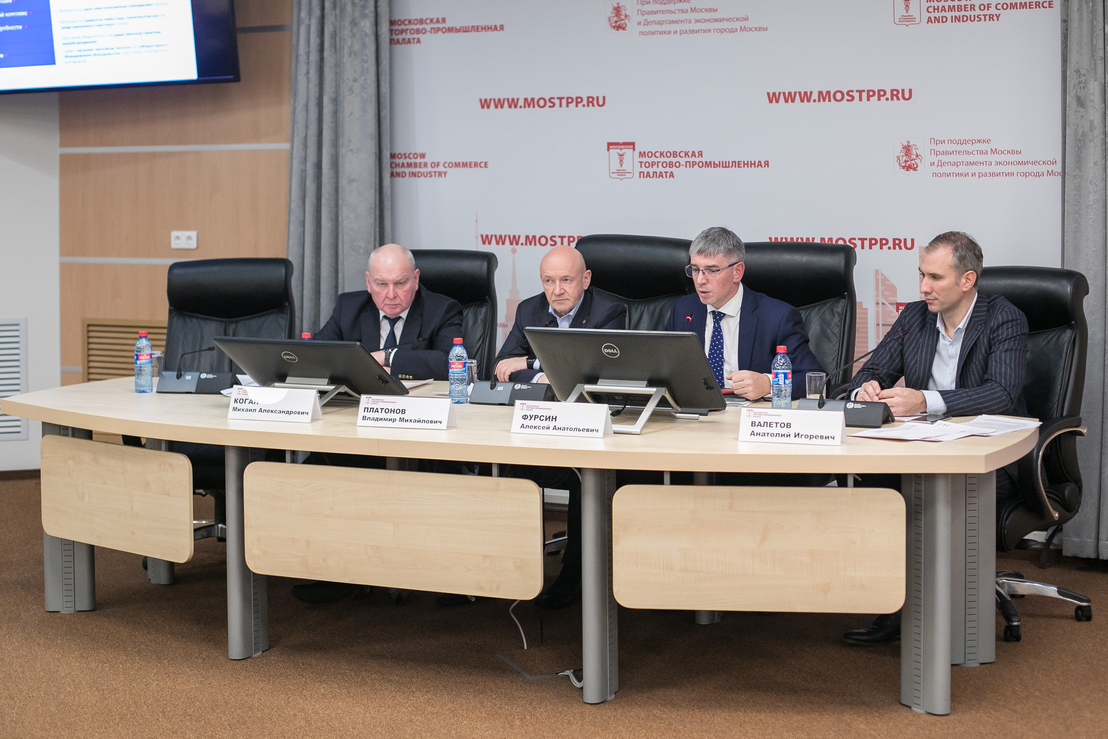 На фото слева направо: Михаил Коган, Владимир Платонов, Алексей Фурсин, Анатолий Валетов