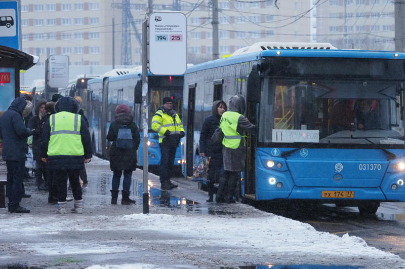 ЦОДД рекомендовал москвичам пересесть на общественный транспорт