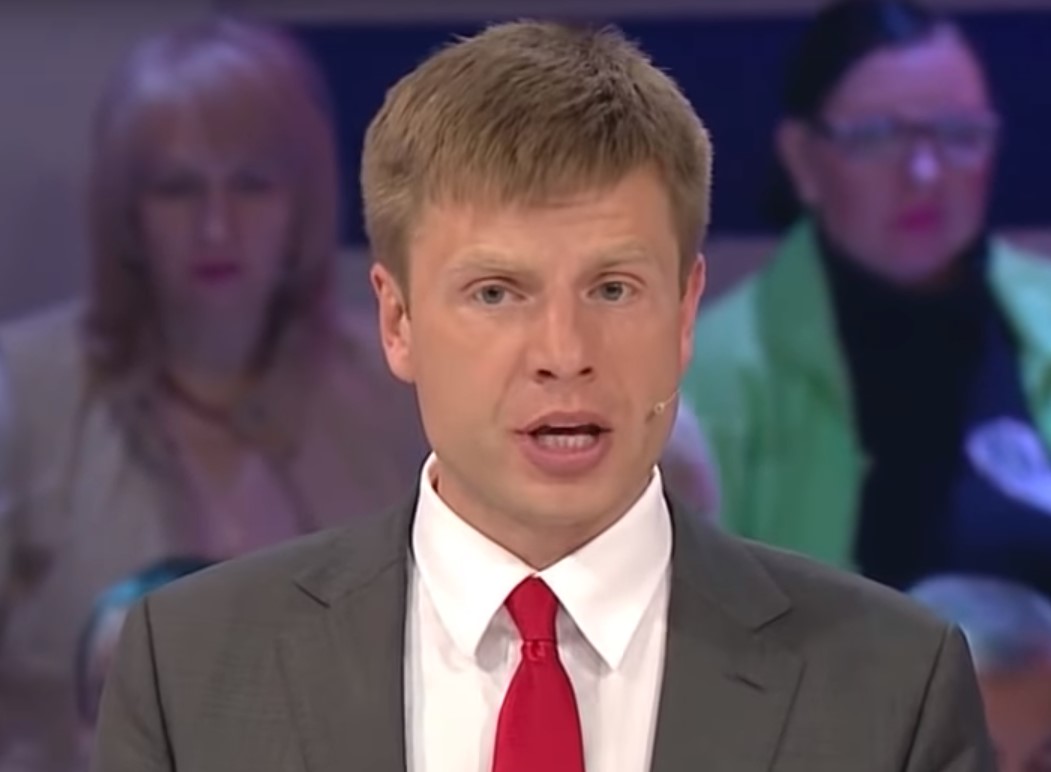 По словам парламентария Алексея Гончаренко, решение было принято кабинетом министров в качестве ответа на «аналогичные действия России»