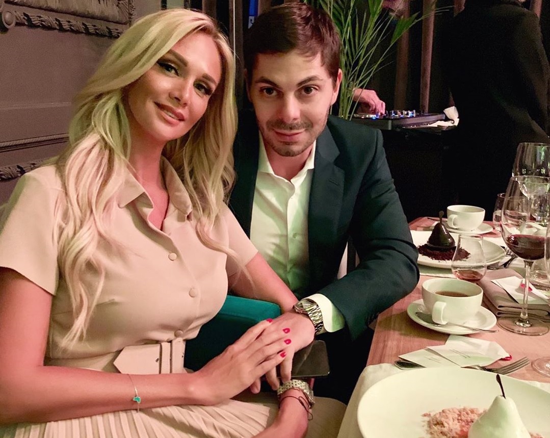 «Красивая семья»: Лопырева опубликовала фото с мужем и подросшим сыном