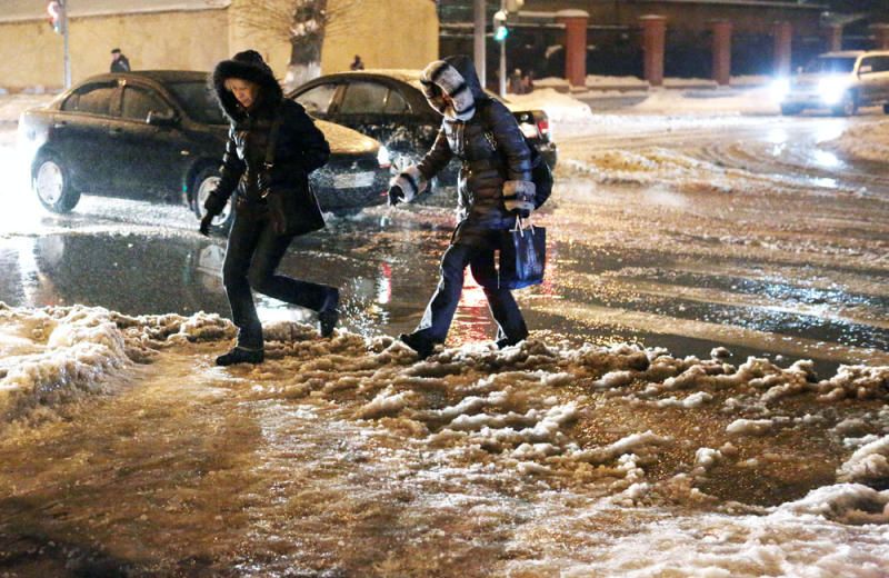 Синоптики рассказали о ледяных дождях в столице на выходных