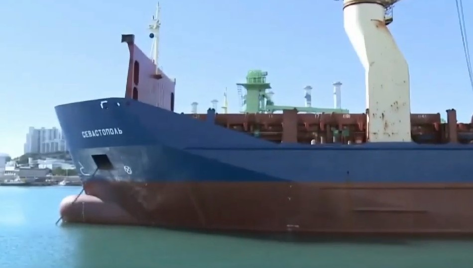 Судно прибыло в порт Сингапура 27 февраля и оставалось там по указанию «Гудзона»