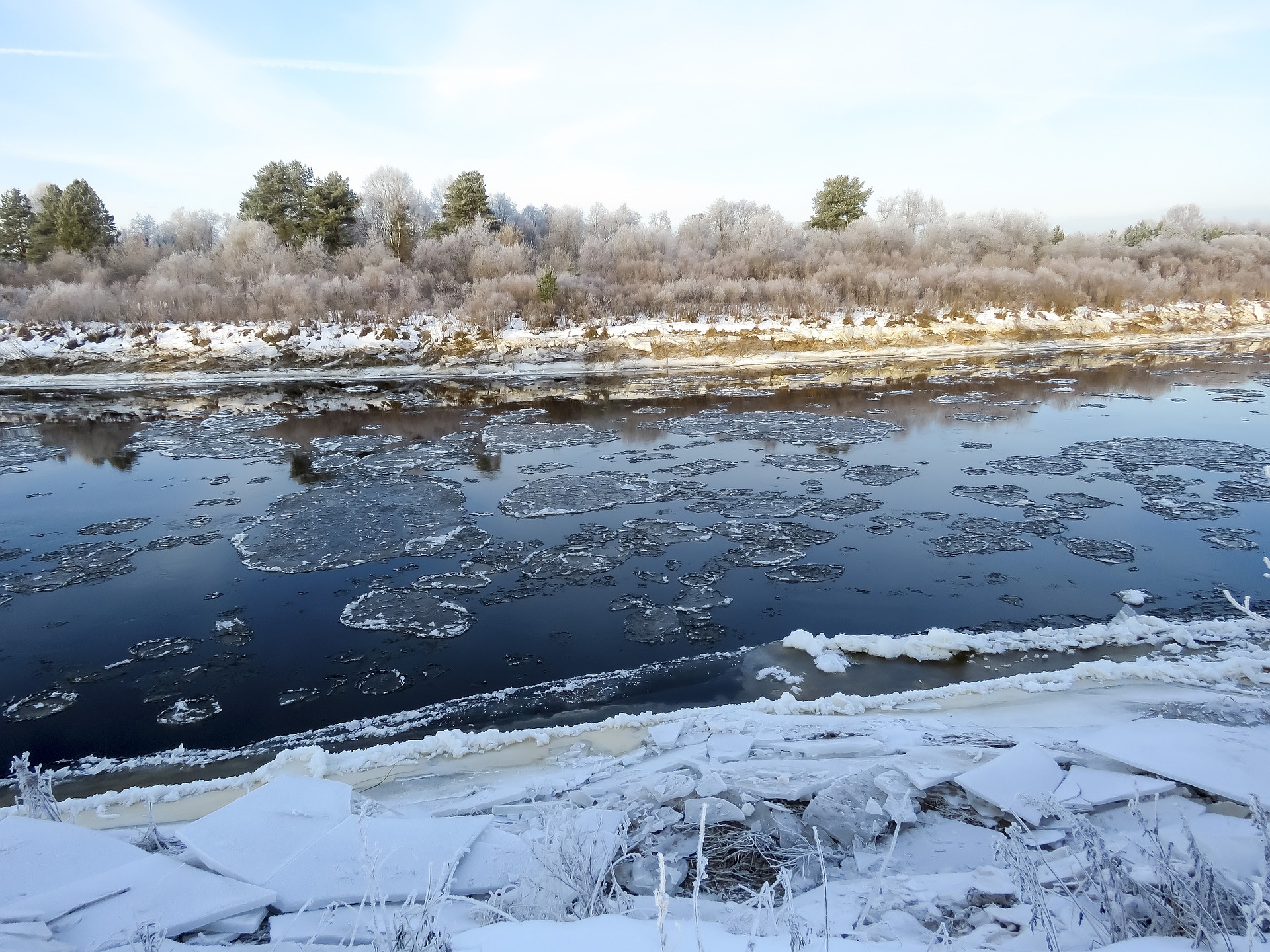 Льдина с ребенком и рыбаками оторвалась от берега в Ивановской области