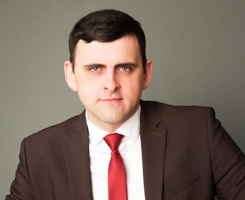 Главу Бейского района Республики Хакасия Иннокентия Стряпкова госпитализировали в местную больницу с сотрясением мозга и травмой головы