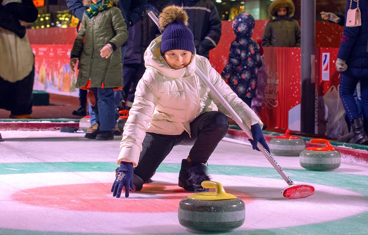 Бесплатные занятия по керлингу пройдут в столичных парках