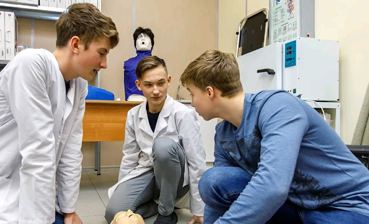 Проект «Школа старшеклассников» готовит учеников к поступлению в вузы