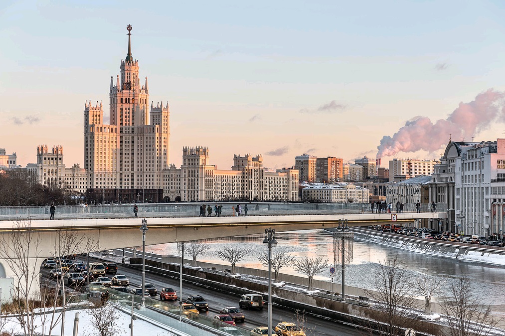 Бесплатные концерты покажут москвичам на новогодней сцене в «Зарядье»