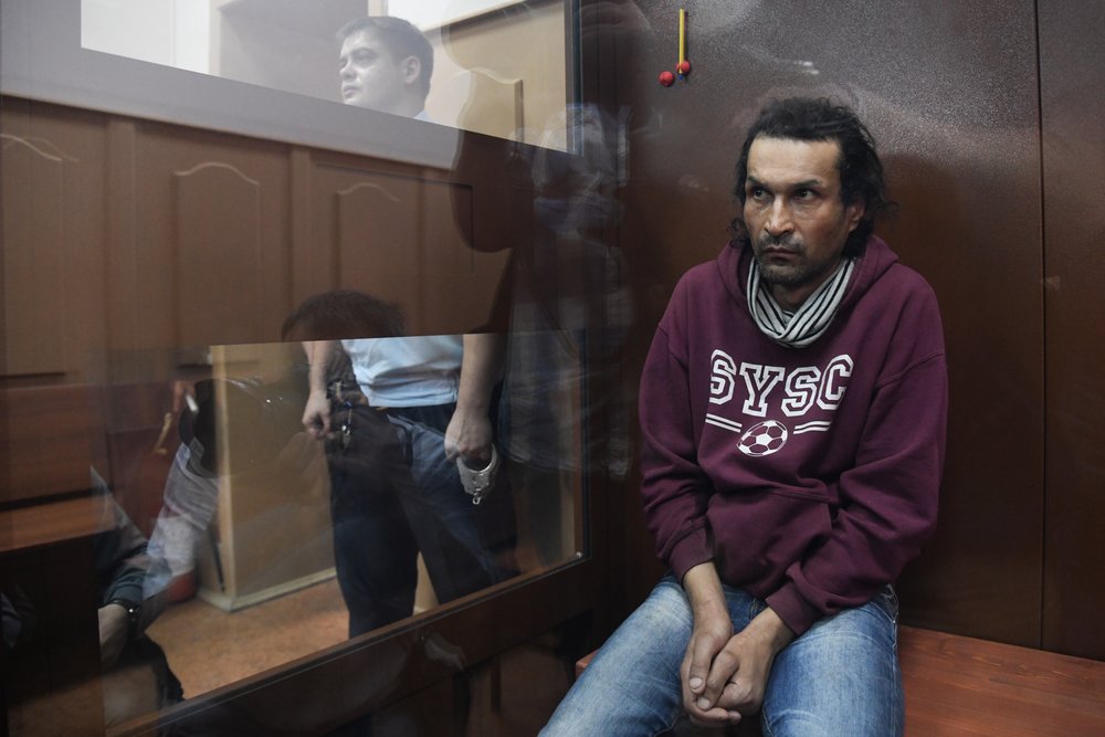 В ночь на 6 сентября Ахад Карабалаев совершил нападение на Эллу Памфилову в ее доме в Московской области с целью ограбления