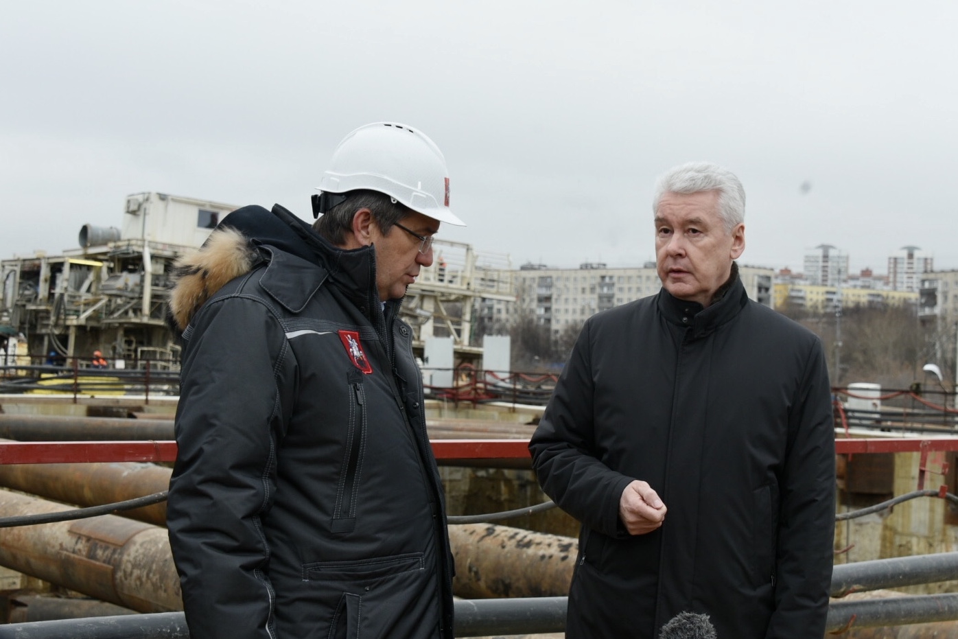 (слева направо): генеральный директор АО «Мосинжпроект» Марс Газизуллин рассказал мэру столицы Сергею Собянину о ходе строительства станции «Кунцевская»