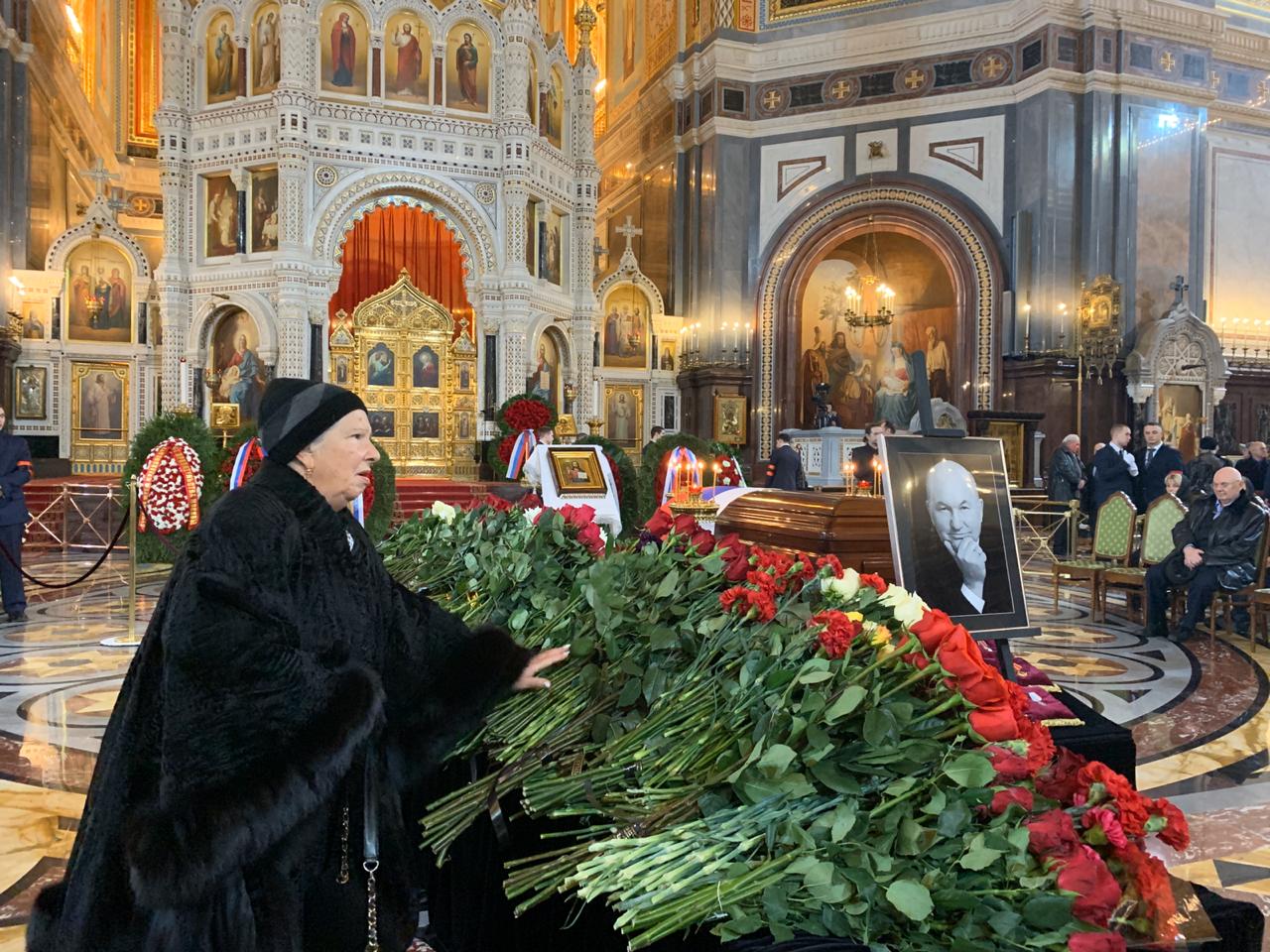 Храм Христа Спасителя в Москве перед церемонией прощания с бывшим мэром Москвы Юрием Лужковым