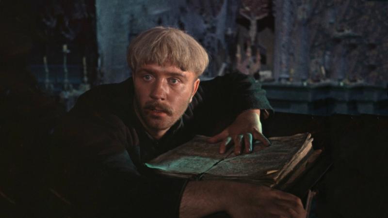 Астролог объяснил, кого преследуют неприятности в пятницу, 13-го