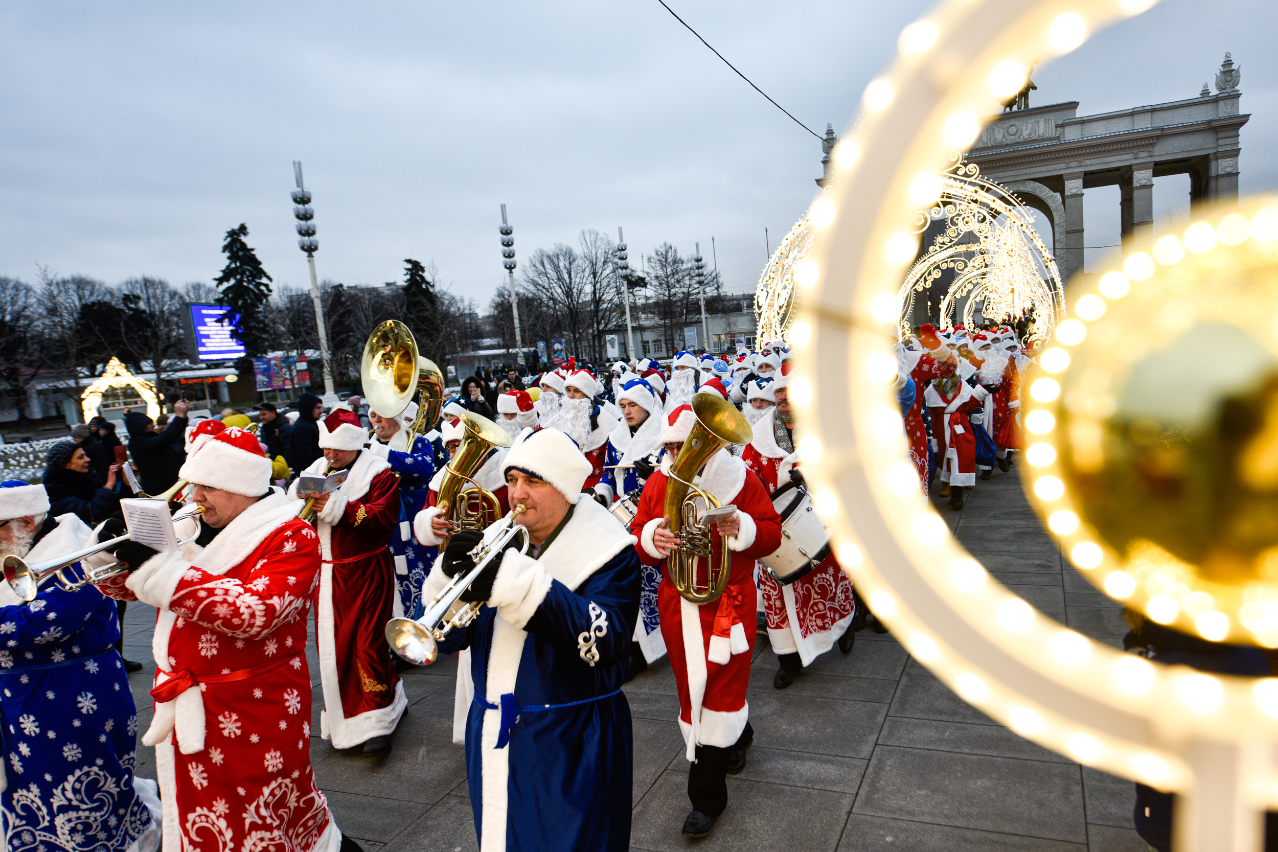 Мировой парад Дедов Морозов пройдет на фестивале «Путешествие в Рождество»