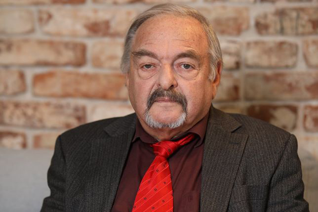 Психотерапевт и сексолог Александр Полеев считает, что сегодняшний брак в принципе не ориентирован на постоянство и на то, чтобы быть единственным