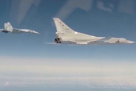 Самолет Ту-22 сел на грунт под Астраханью из-за отказа двигателя