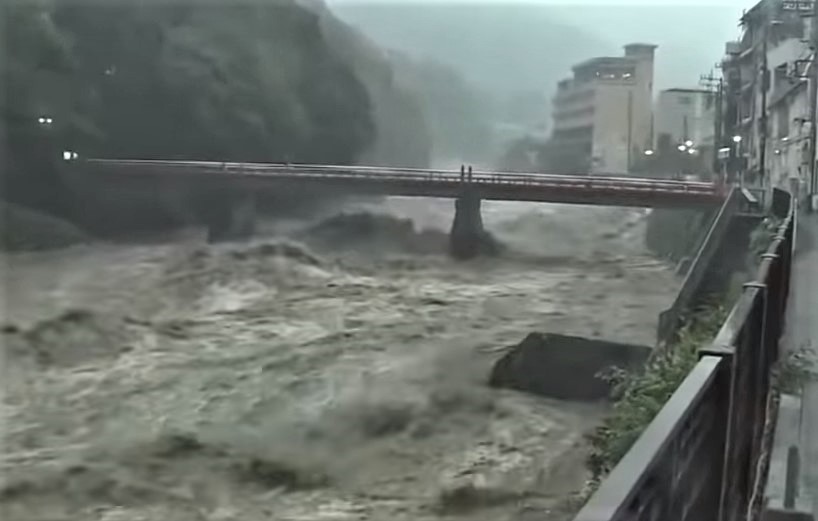 Более 200 тысяч человек могут эвакуировать в Японии из-за супертайфуна