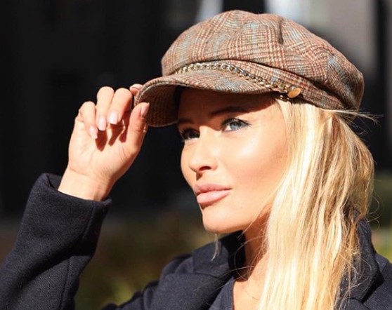 Ранее пользователи Сети встревожились странным поведением женщины, которая на всеобщее обозрение выставляла проблемы в своих отношениях с дочерью Полиной