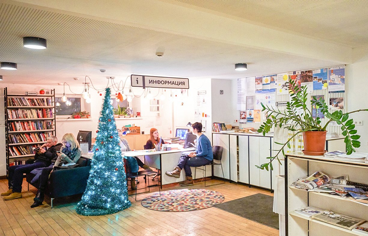 Более 600 бесплатных новогодних представлений пройдет в библиотеках Москвы