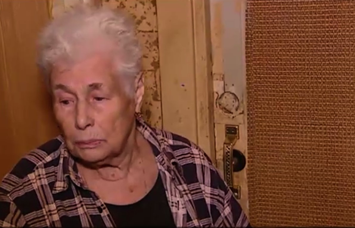 85-летняя пенсионерка оформила на младшую родственницу дарственную на дом под Можайском