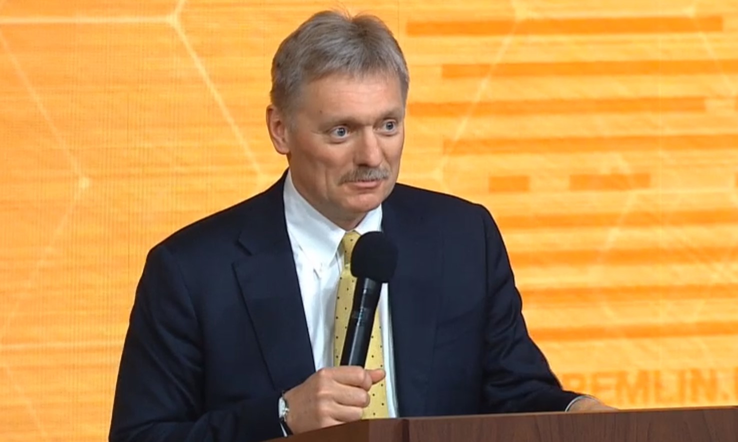 По словам Дмитрия Пескова, помощники глав государств ведут необходимую работу