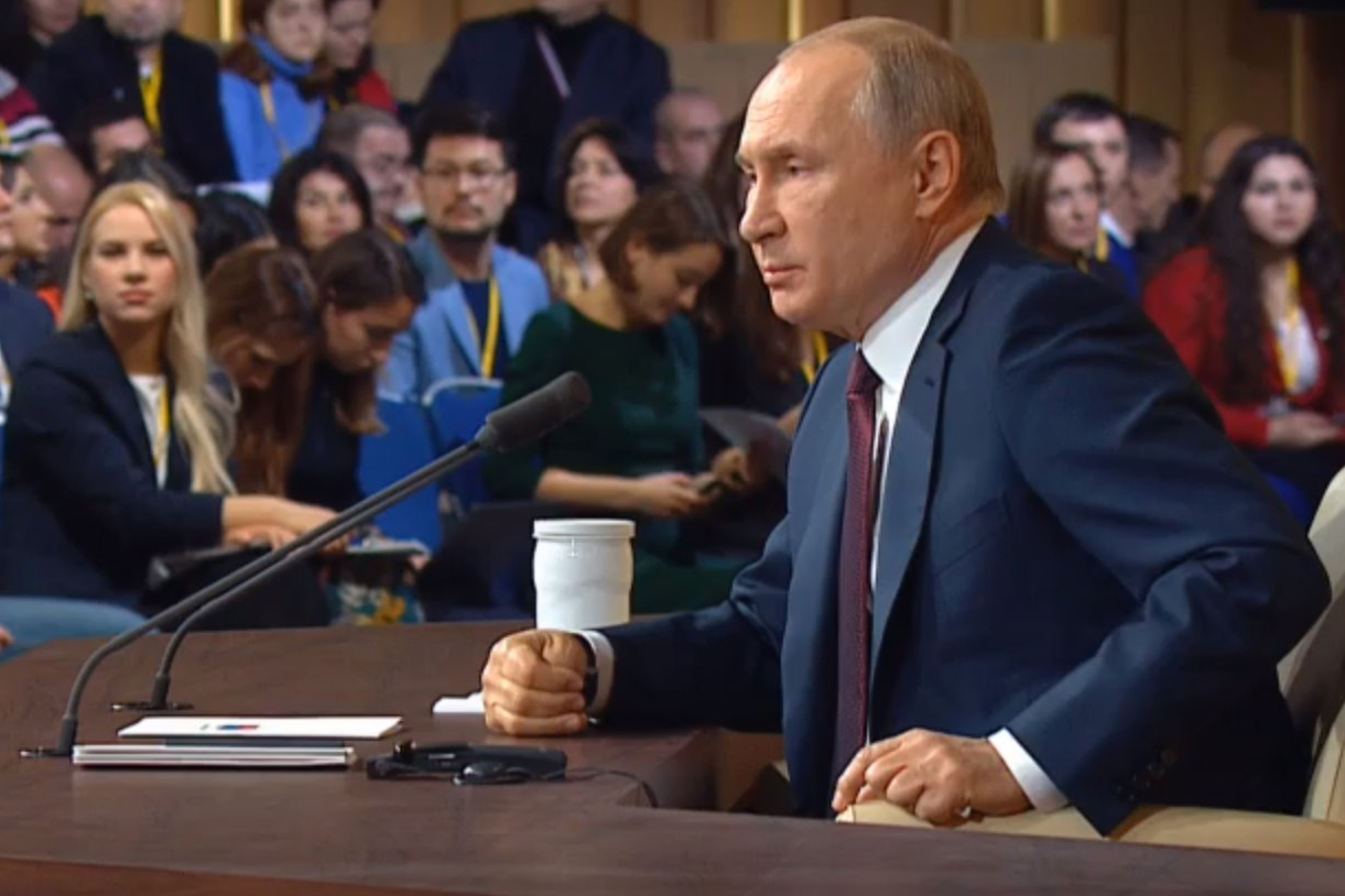 На 15-ю традиционную пресс-конференцию с Владимиром Путиным аккредитовались 1895 журналистов, что обновило рекорд 2018 года
