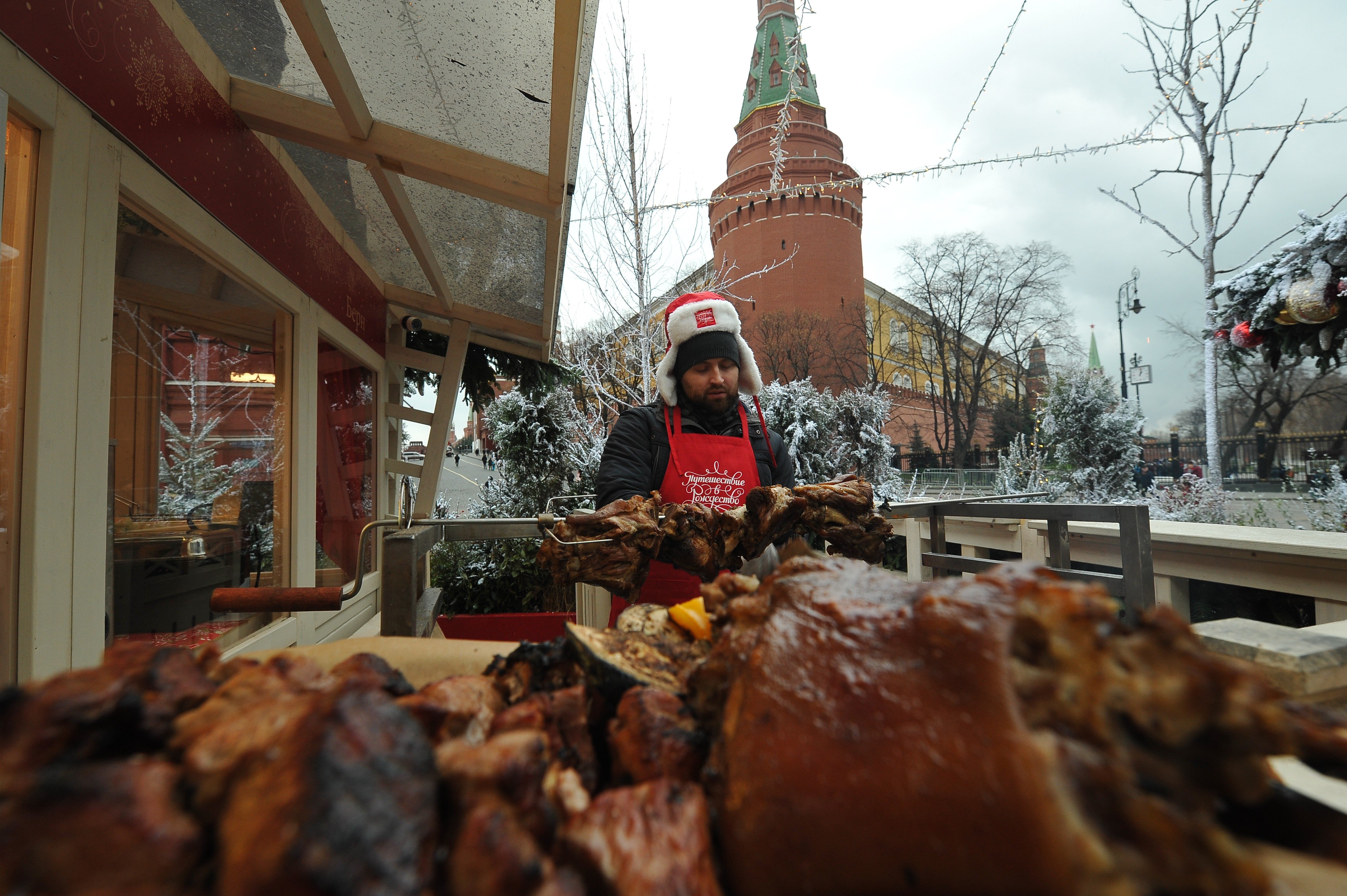 На всех площадках фестиваля можно согреться чаем, продегустировать национальные блюда, полакомиться вареньем или пряниками