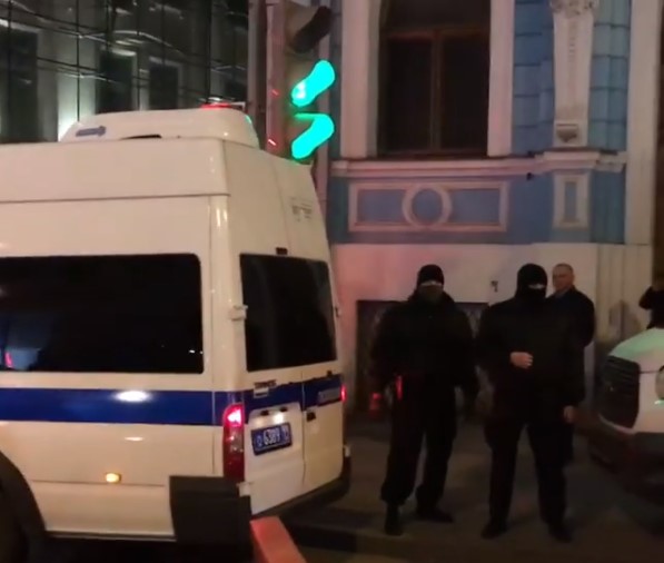 ФСБ: Один сотрудник погиб при стрельбе на Большой Лубянке