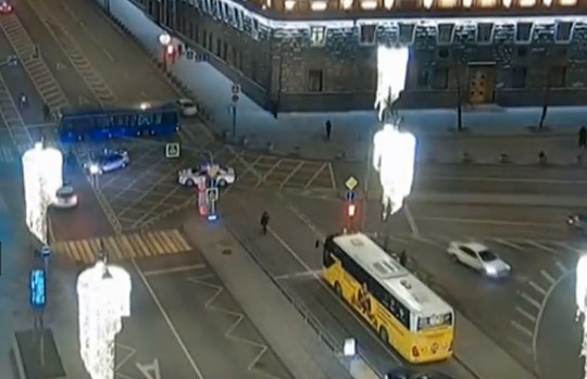 Очевидец: В ходе стрельбы у здания ФСБ погибло трое сотрудников органов