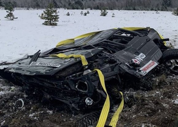 Директор аэропорта в Карелии объяснил видео со сброшенным с вертолета «Гелендвагеном»